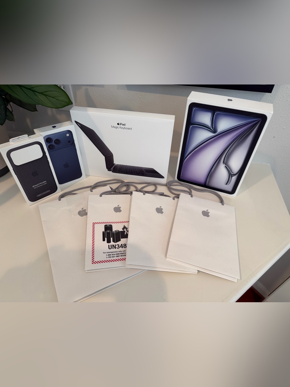 Authentic Apple packaging bundle iPad Air, Magic Keyboard, iPhone 16 max cases - Picture 2 of 4
